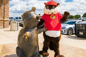 Buc-ee's Beaver Mascot