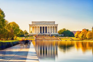 Lincoln memorial and pool in Washington DC