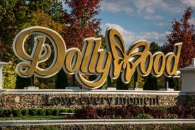 Dollywood Sign at entrance